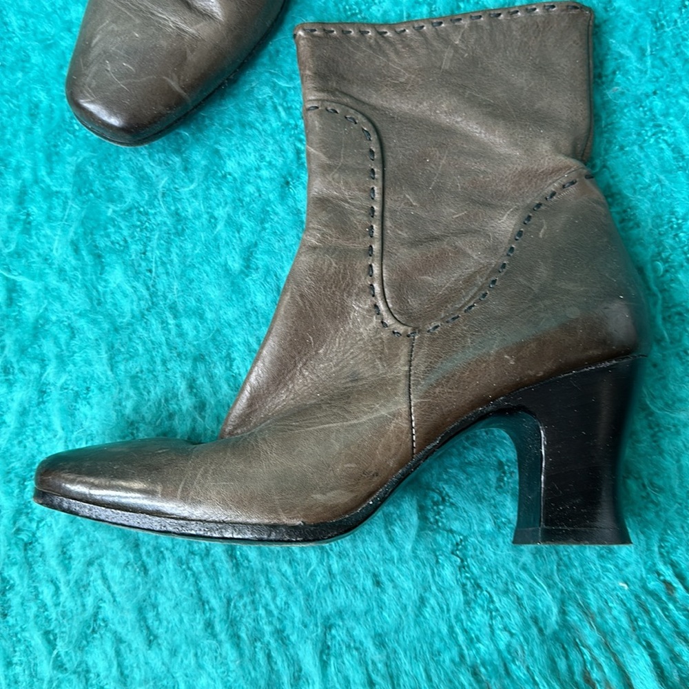 I.N.K. Shoes olive boots 6 1/2